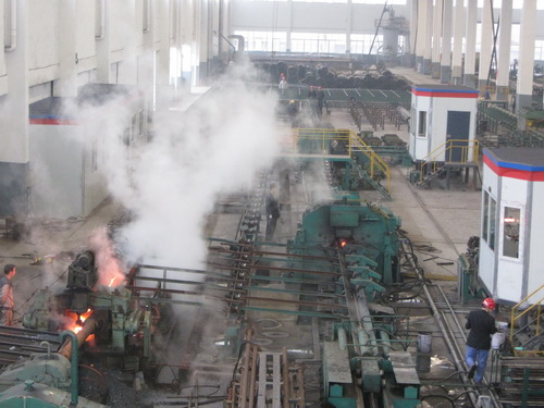 台州无缝钢管厂家生产车间